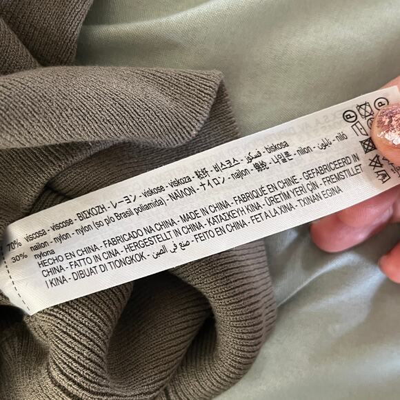 Zara Women's Green Keyhole Puff Sleeve Smocked Mock Neck Sweater Size Small - Picture 5 of 5